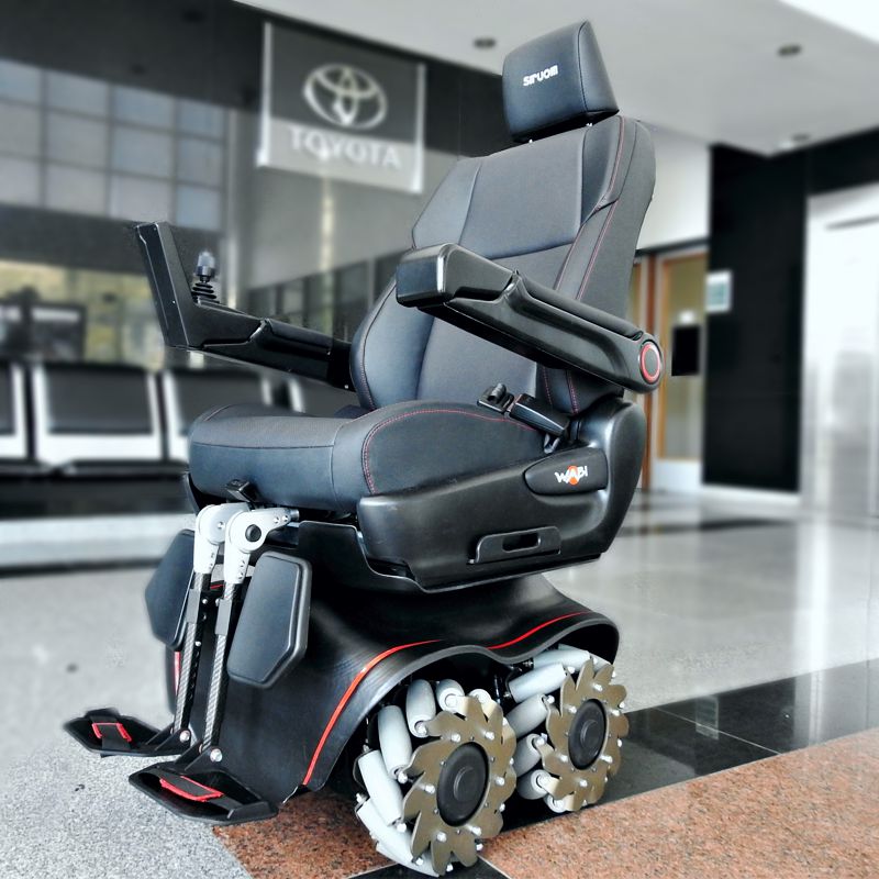 Prototipo de Siruom, la silla de ruedas omnidireccional en la planta de Toyota Argentina