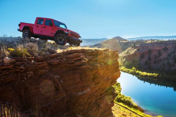 Jeep Gladiator en paisaje off road de montaña
