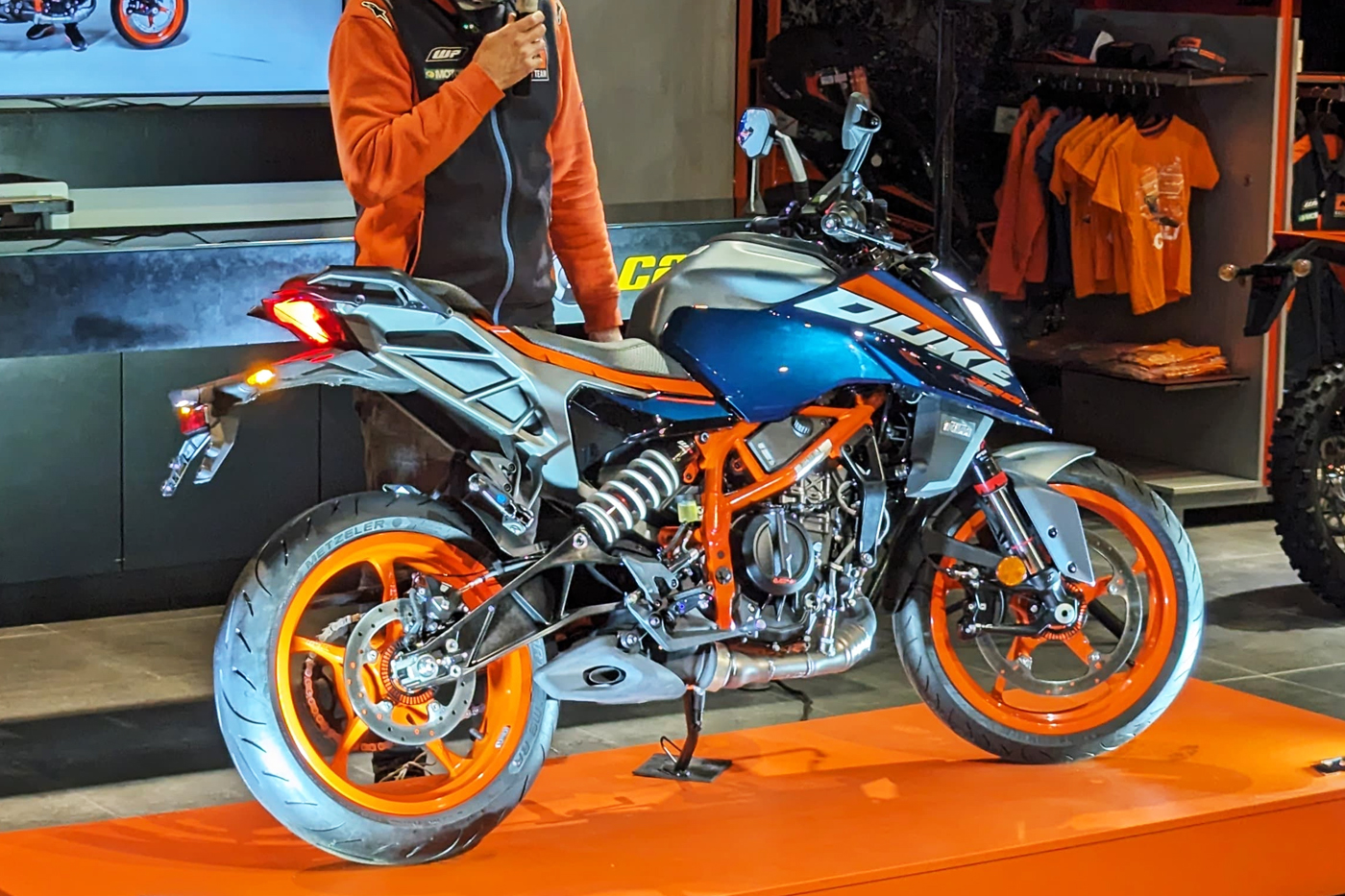 390 DUKE